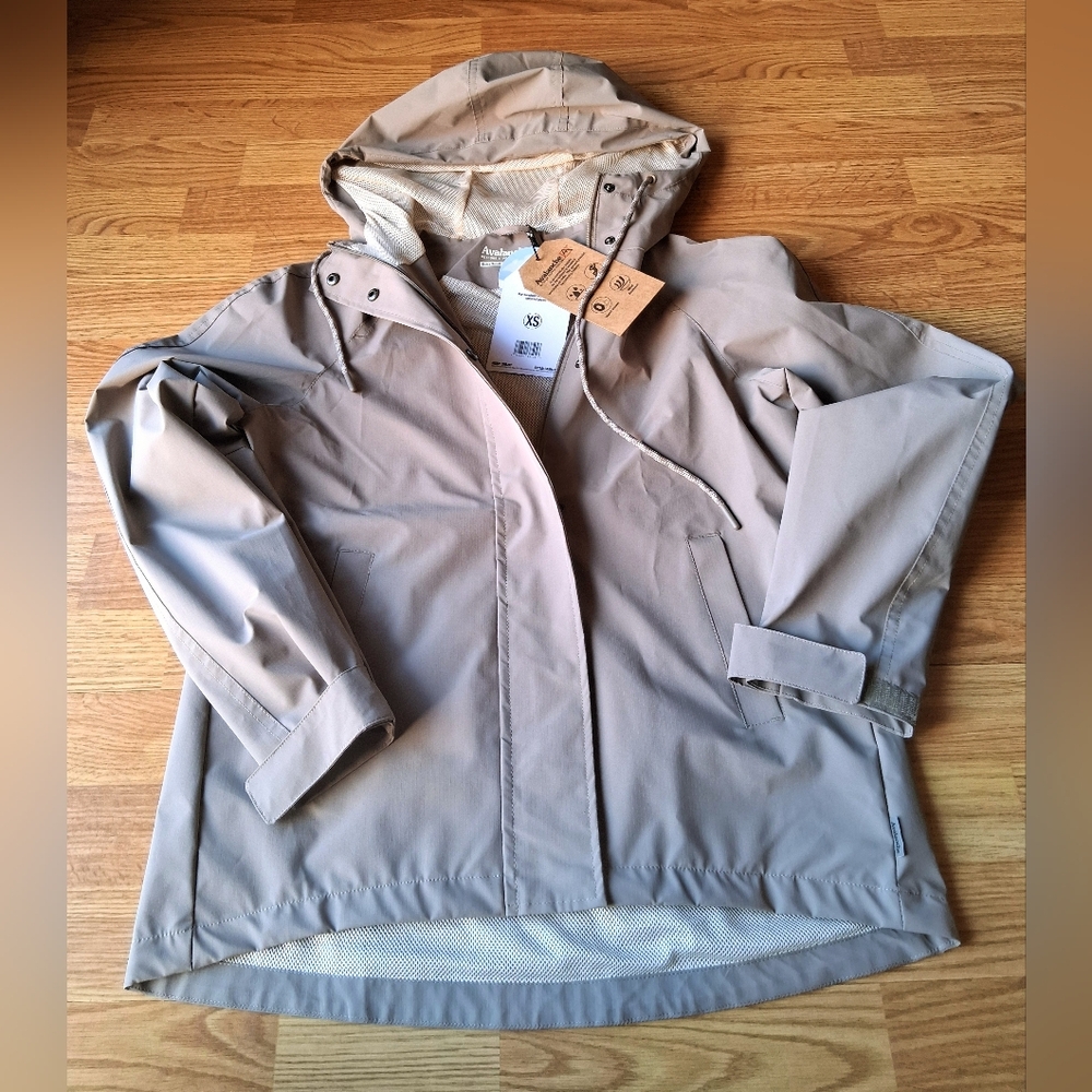 NWT Avalanche Ladies rain  Jacket, Hooded, Tan Sz XS Msrp $98.